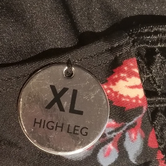 BNWT Swimwear Bottoms SIZE XL BLK W/ RED FLORAL - Picture 5 of 5